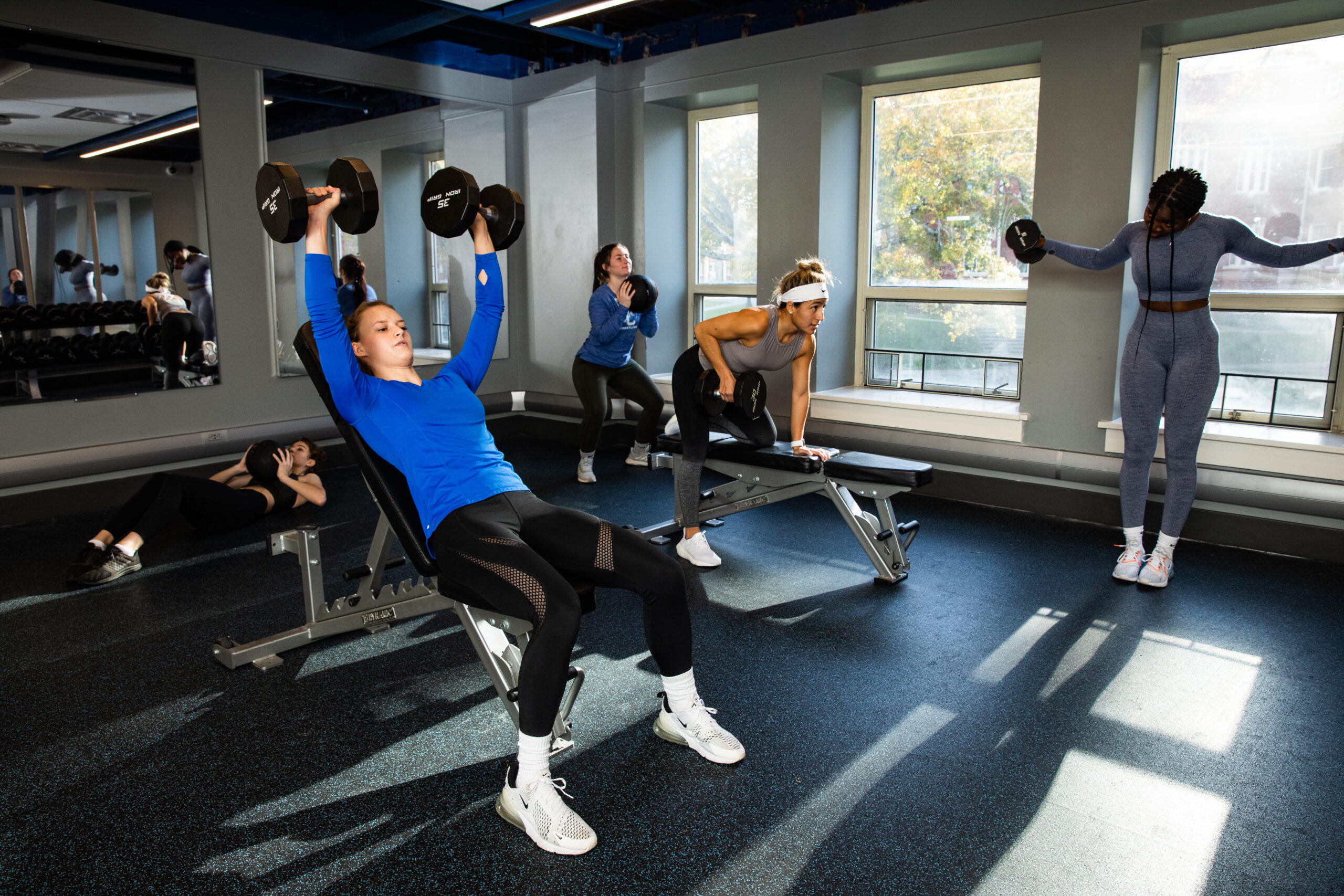 Students lifting weights at Presbyterian College