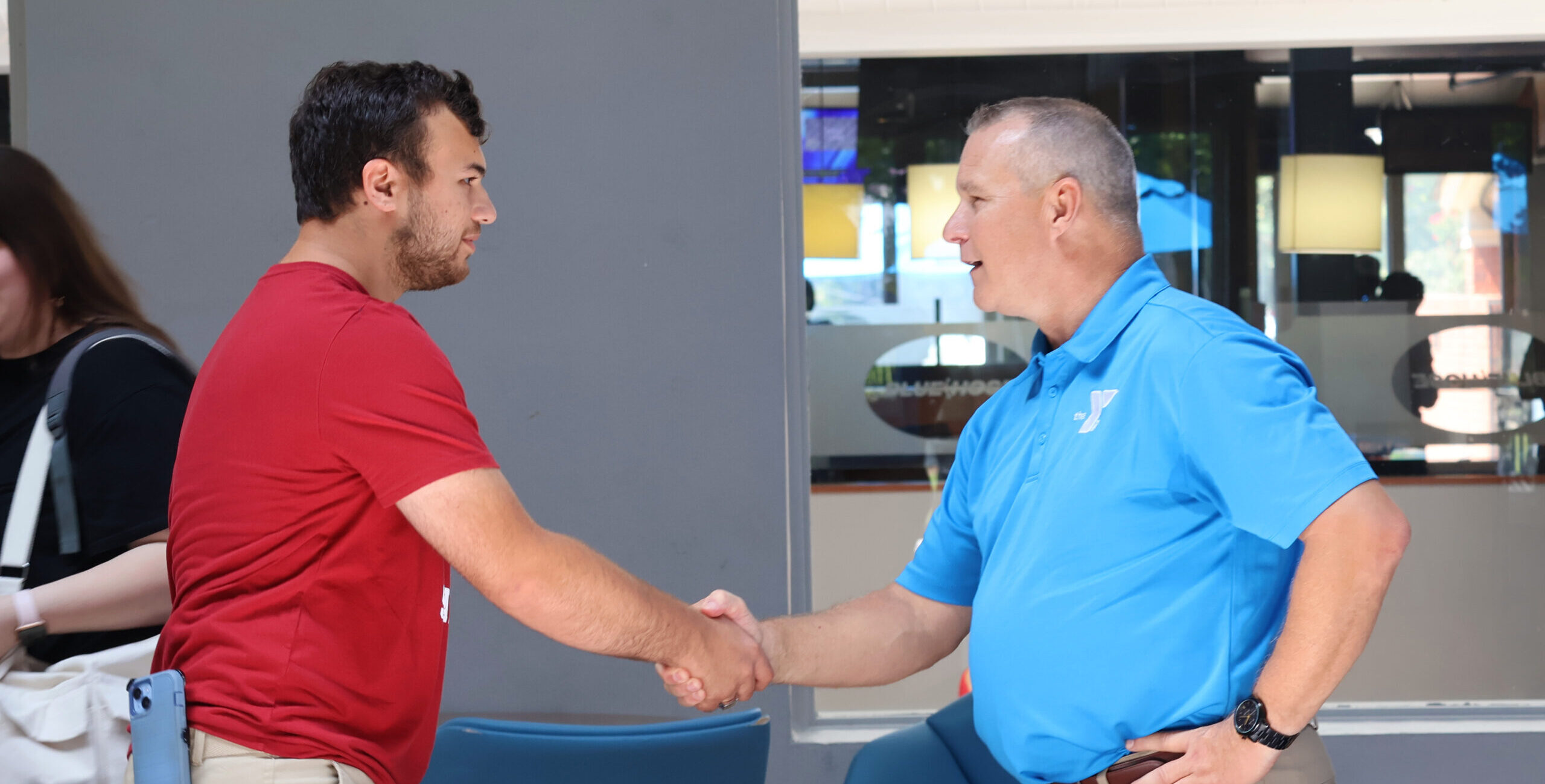 Presbyterian College student shaking hands with an employer at a part-time job and internship fair.