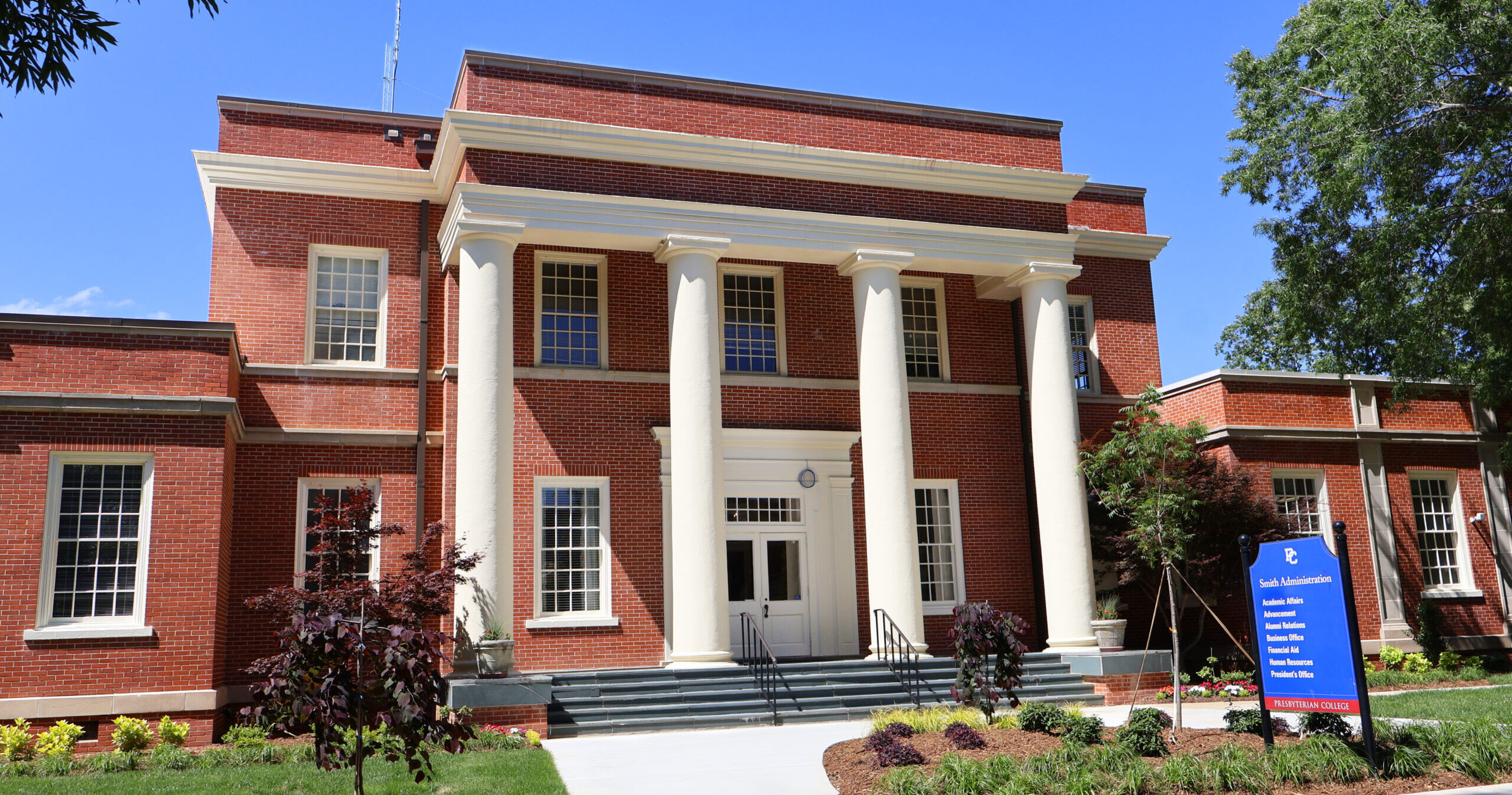 Smith Administration Building at Presbyterian College.
